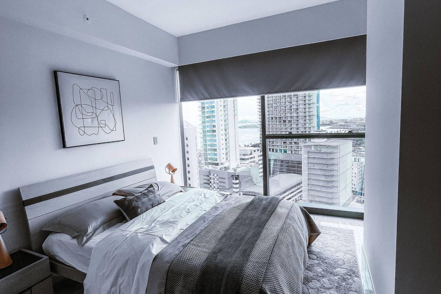 Quarto moderno de short stay com vista para a cidade de São Paulo